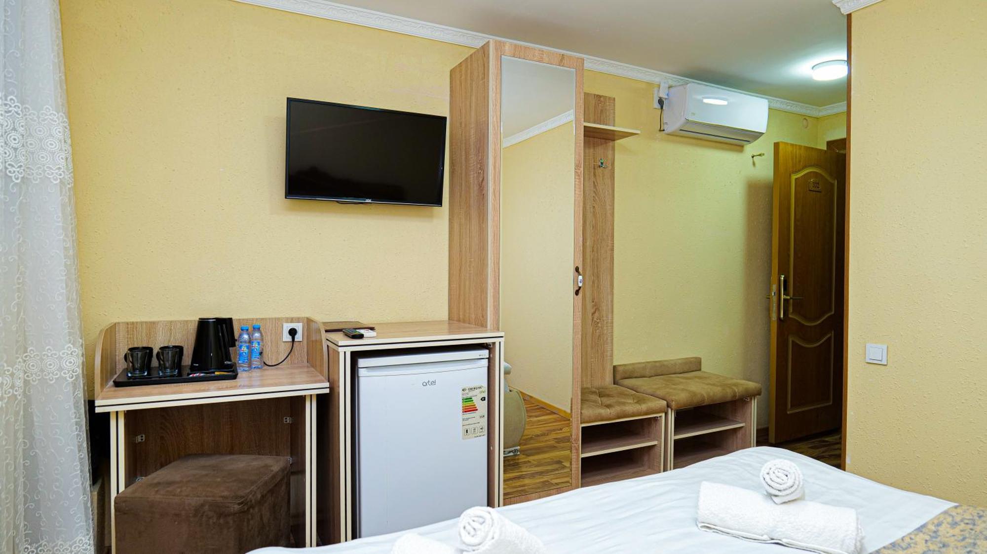 בוקורו Kabir Hotel מראה חיצוני תמונה