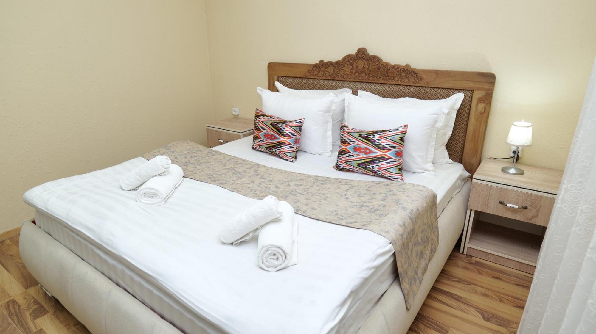בוקורו Kabir Hotel מראה חיצוני תמונה