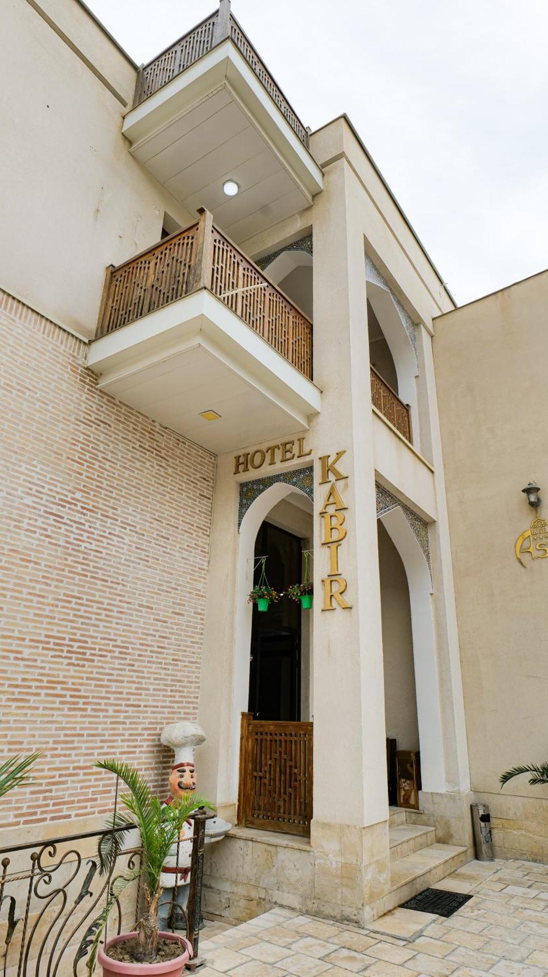 בוקורו Kabir Hotel מראה חיצוני תמונה